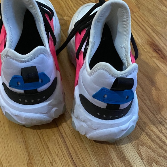 Nike Kids White and Pink Sneakers with Blue Accents - Picture 4 of 5